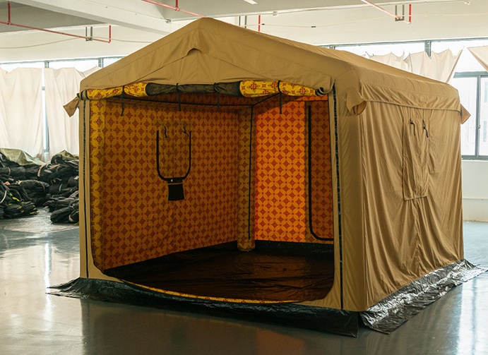 Inflatable tent